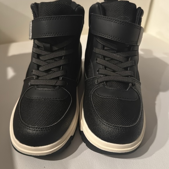 NWT boys H&M waterproof slip-on boots. Size 13.5 - Picture 6 of 6